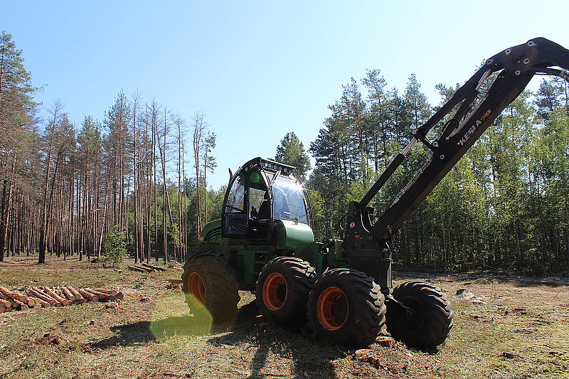 Лесозаготовительные машины АМКОДОР презентованы руководителям лесных хозяйств Украины